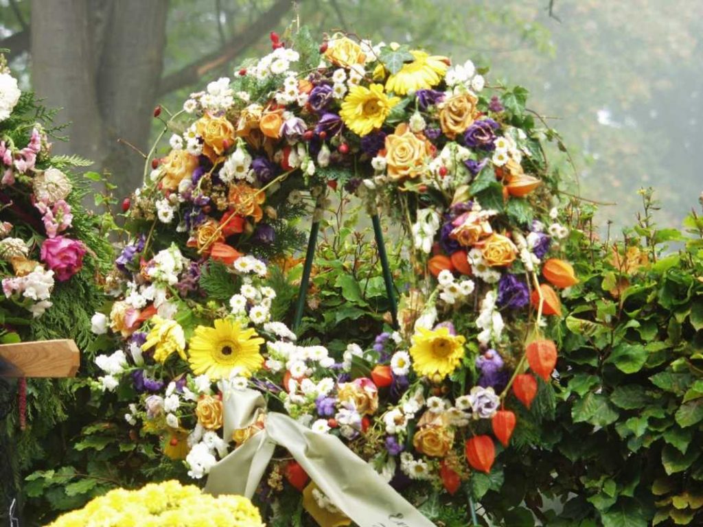 A Quick Guide To Choosing Funeral Flower Arrangements