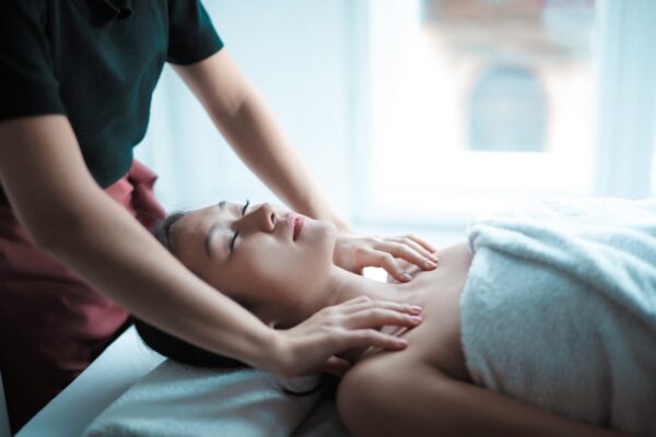 How Chiropractic Massage Can Help Relieve Chronic Pain