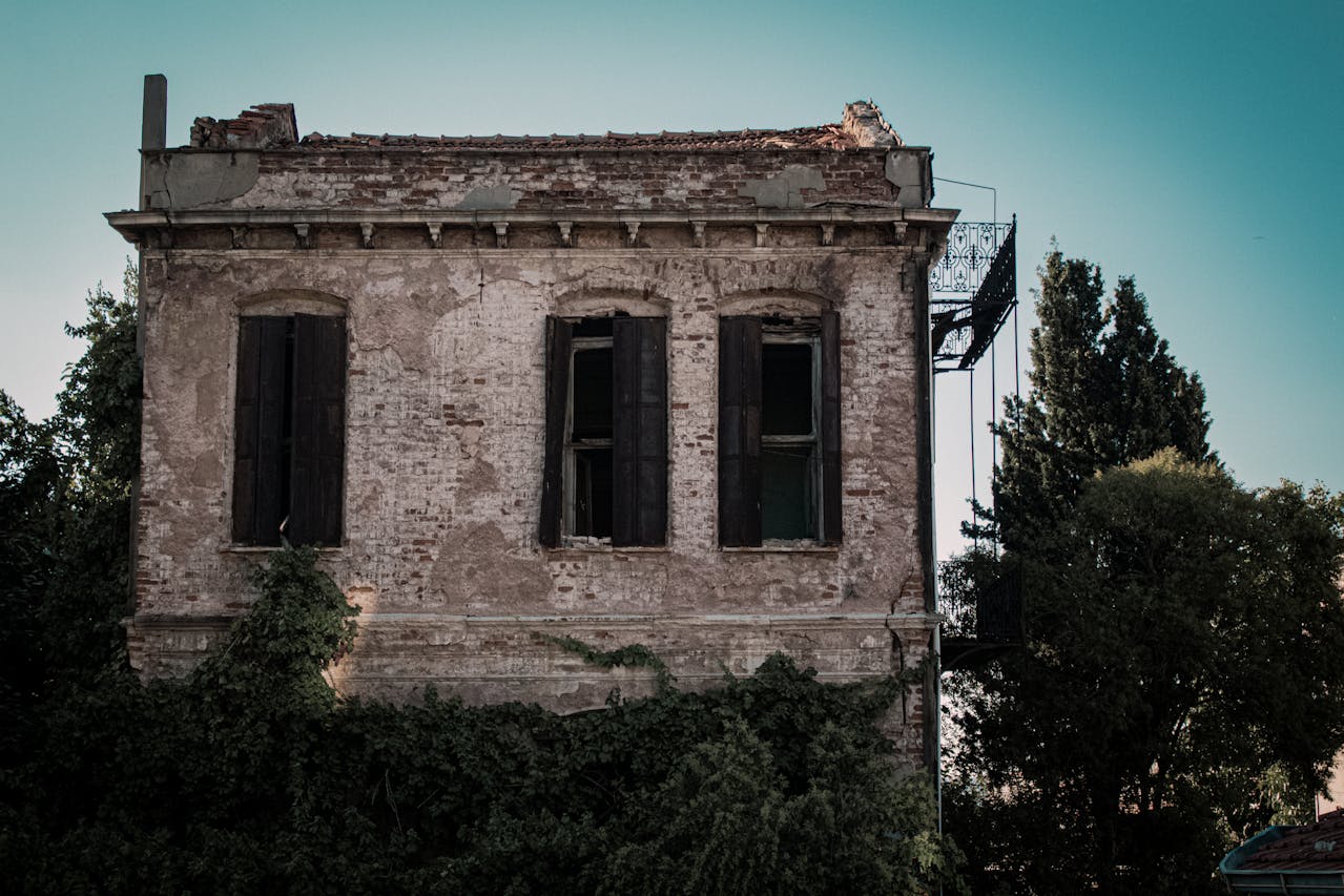Selling a House in Bad Condition: How to Market and Negotiate for the Best Price